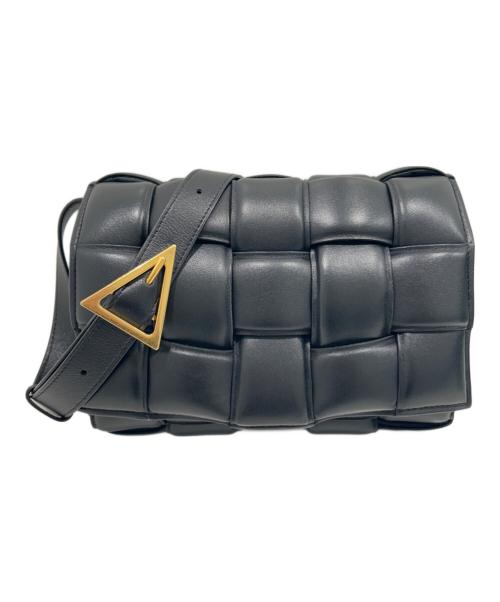 BOTTEGA VENETA（ボッテガベネタ）BOTTEGA VENETA (ボッテガベネタ) Padded Cassette Shoulder Bag Intrecciato Leather/パデッドカセットショルダーバッグ/591970 VCQR1 8425 ブラックの古着・服飾アイテム