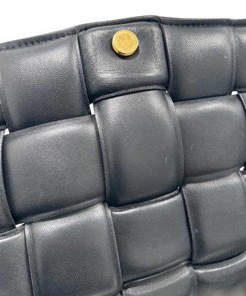 BOTTEGA VENETA（ボッテガベネタ）BOTTEGA VENETA (ボッテガベネタ) Padded Cassette Shoulder Bag Intrecciato Leather/パデッドカセットショルダーバッグ/591970 VCQR1 8425 ブラックの古着・服飾アイテム