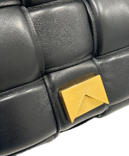 BOTTEGA VENETA（ボッテガベネタ）BOTTEGA VENETA (ボッテガベネタ) Padded Cassette Shoulder Bag Intrecciato Leather/パデッドカセットショルダーバッグ/591970 VCQR1 8425 ブラックの古着・服飾アイテム