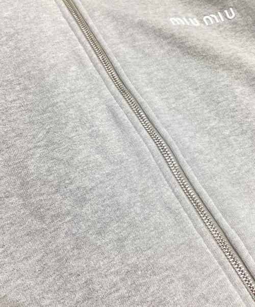 MIU MIU（ミュウミュウ）MIU MIU (ミュウミュウ) Logo Embroidery Zip Up Blouson(ロゴエンブロイダリージップアップスウェット) グレー サイズ:Sの古着・服飾アイテム