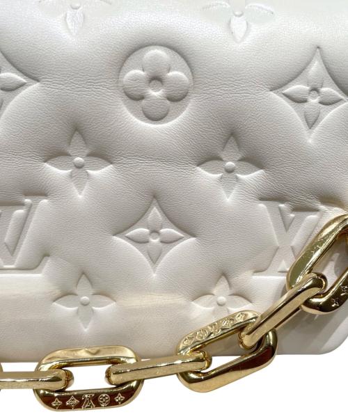 LOUIS VUITTON（ルイ ヴィトン）LOUIS VUITTON (ルイ ヴィトン) モノグラムエンボス ポシェットクッサン アイボリーの古着・服飾アイテム