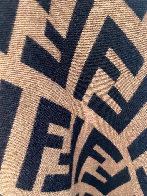 FENDI（フェンディ）FENDI (フェンディ) ズッカ柄ポンチョ ベージュ サイズ:FREEの古着・服飾アイテム
