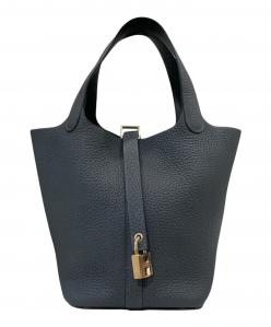 HERMES（エルメス）の古着「ピコタンロックPM/トリヨンクレマンス/グリミスティ/W刻印:2024年/シャンパンゴールド金具（パーマブラス）」
