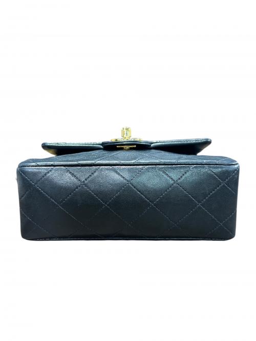 CHANEL（シャネル）CHANEL (シャネル) チェーンショルダーバッグ 	ミニマトラッセ ブラック×ゴールド金具 サイズ:ミニ/miniの古着・服飾アイテム