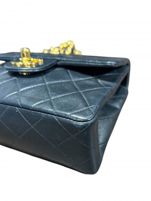 CHANEL（シャネル）CHANEL (シャネル) チェーンショルダーバッグ 	ミニマトラッセ ブラック×ゴールド金具 サイズ:ミニ/miniの古着・服飾アイテム