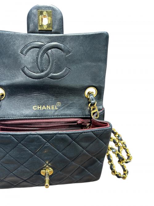 CHANEL（シャネル）CHANEL (シャネル) チェーンショルダーバッグ 	ミニマトラッセ ブラック×ゴールド金具 サイズ:ミニ/miniの古着・服飾アイテム