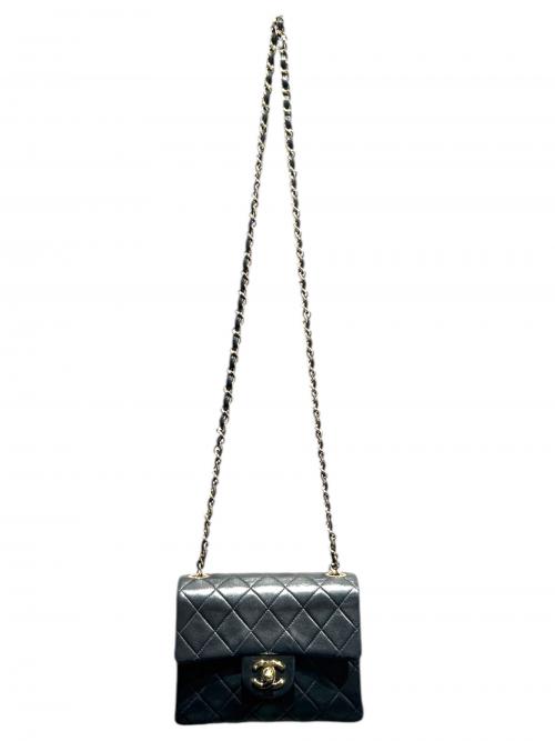 CHANEL（シャネル）CHANEL (シャネル) チェーンショルダーバッグ 	ミニマトラッセ ブラック×ゴールド金具 サイズ:ミニ/miniの古着・服飾アイテム