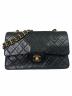 CHANEL（シャネル）の古着「マトラッセ25 Wフラップチェーンショルダーバッグ」｜ブラック