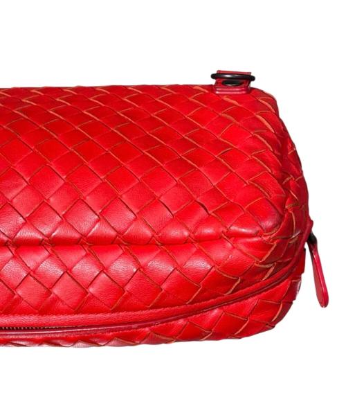 BOTTEGA VENETA（ボッテガベネタ）BOTTEGA VENETA (ボッテガベネタ) イントレチャートショルダーバッグ レッドの古着・服飾アイテム