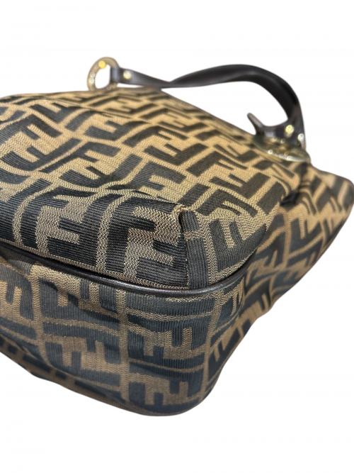 FENDI（フェンディ）FENDI (フェンディ) FENDI/ハンドバッグ/ズッカ柄/8BH156 ブラウン サイズ:-の古着・服飾アイテム