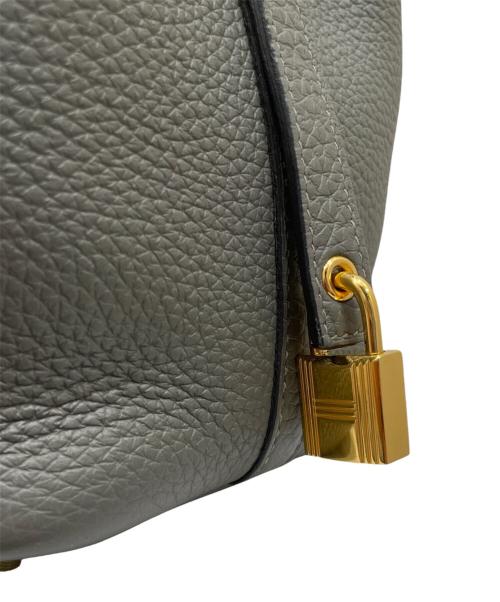 HERMES（エルメス）HERMES (エルメス) ピコタンロックPM/トリヨンクレマンス/グリメイヤー/U刻印:2022年製/ゴールド金具 グリメイヤー サイズ:PMの古着・服飾アイテム