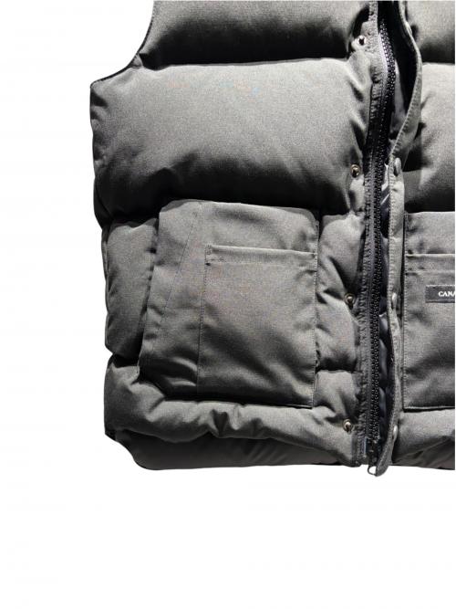 CANADA GOOSE（カナダグース）CANADA GOOSE (カナダグース) WINDSOR VEST ダウンベスト ブラック サイズ:Mの古着・服飾アイテム
