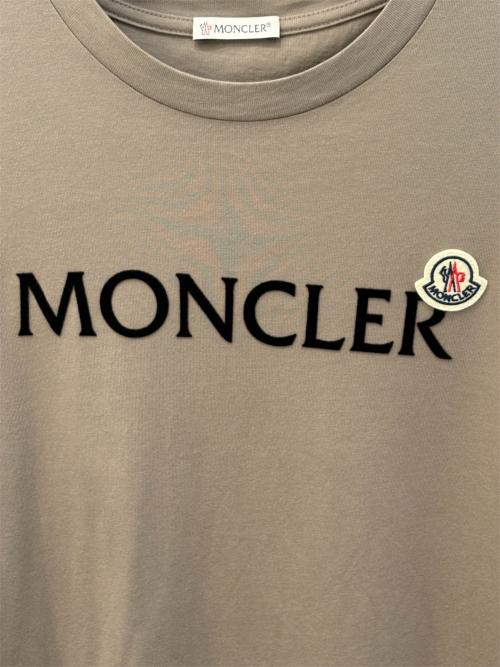 MONCLER（モンクレール）MONCLER (モンクレール) ロゴTシャツ ベージュ サイズ:Mの古着・服飾アイテム
