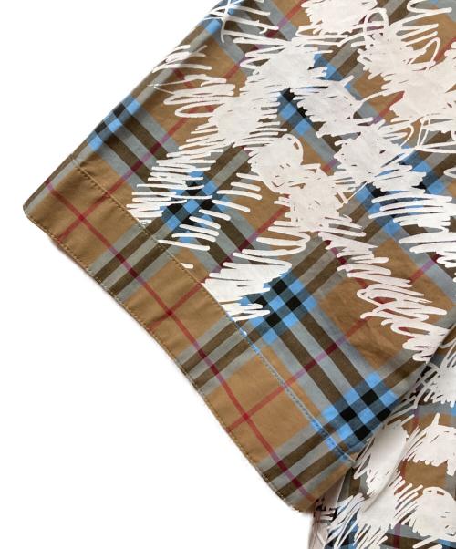 BURBERRY（バーバリー）BURBERRY (バーバリー) ノバチェックグラフィティシャツ ブラウン×ホワイト サイズ:UK10の古着・服飾アイテム