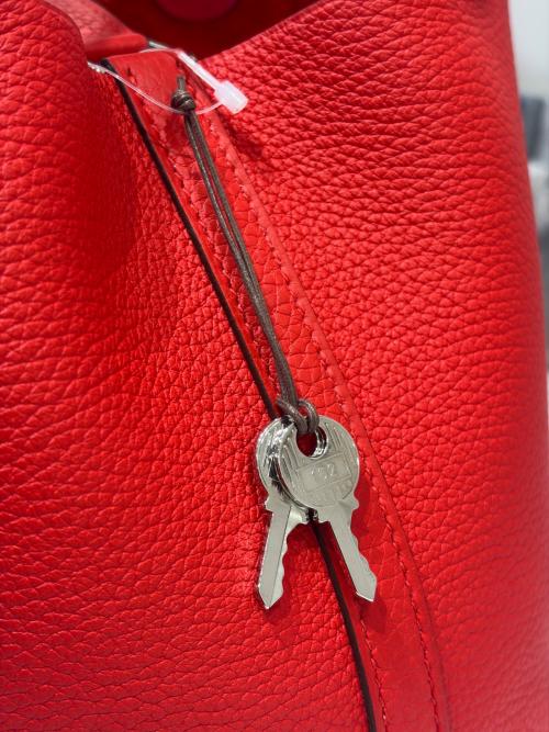 HERMES（エルメス）HERMES (エルメス) ピコタンロックPM/シルバー金具/トリヨンクレマンス/ルージュクー/Y刻印/2020年 ルージュクー サイズ:PMの古着・服飾アイテム