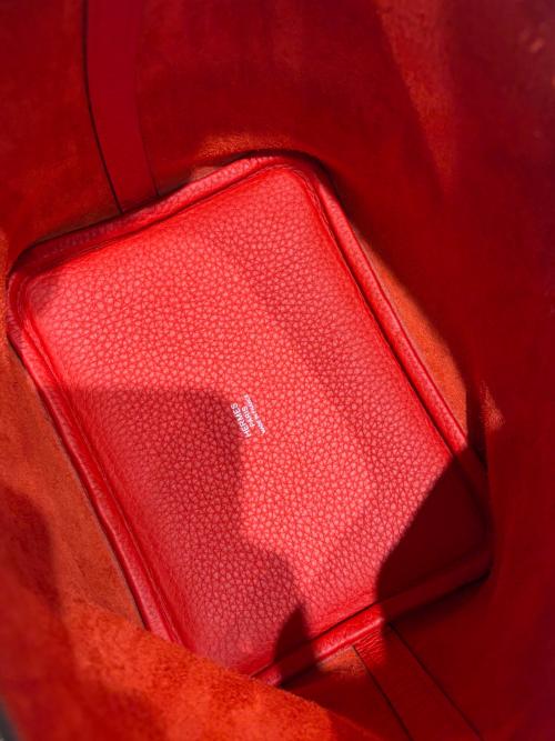 HERMES（エルメス）HERMES (エルメス) ピコタンロックPM/シルバー金具/トリヨンクレマンス/ルージュクー/Y刻印/2020年 ルージュクー サイズ:PMの古着・服飾アイテム