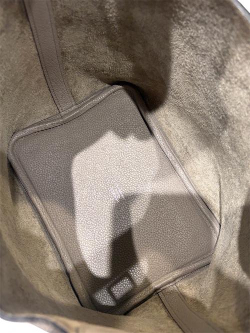 HERMES（エルメス）HERMES (エルメス) ピコタンロックPM/シルバー金具/トリヨンモーリス/グリアスファルト/C刻印/2018年 グリアスファルト サイズ:PMの古着・服飾アイテム