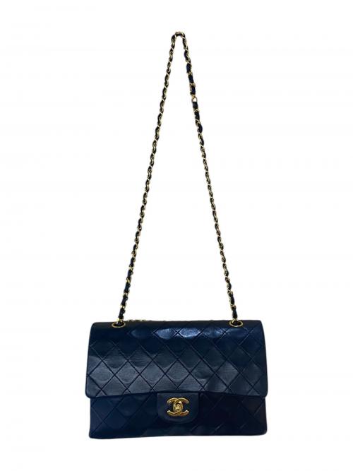 CHANEL（シャネル）CHANEL (シャネル) マトラッセ25 ラムスキン Wフラップチェーンショルダーバッグ ブラック×ゴールド サイズ:25の古着・服飾アイテム