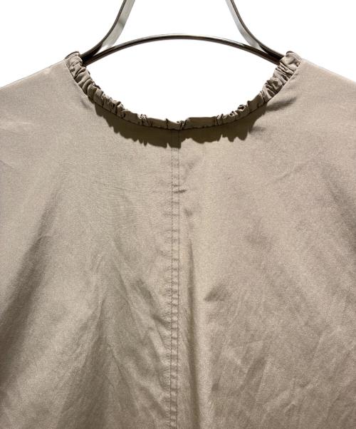 ebure（エブール）ebure (エブール) Pullover Blouse/プルオーバーブラウス ベージュ サイズ:38の古着・服飾アイテム