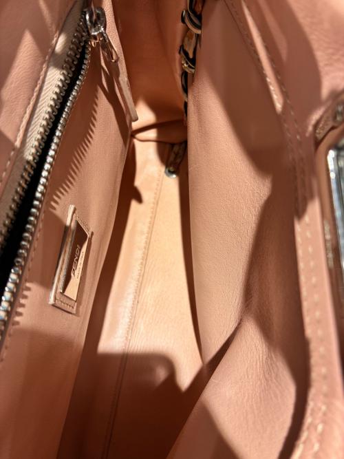 FENDI（フェンディ）FENDI (フェンディ) ピーカブー ミディアム リボンステッチ/8BN290 ライトピンク サイズ:-の古着・服飾アイテム