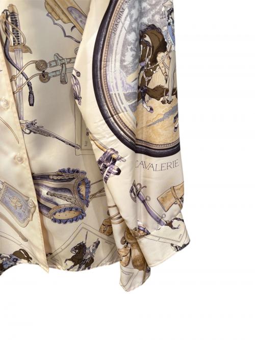HERMES（エルメス）HERMES (エルメス) フランス騎兵柄シルクシャツ/CAVALERIE FRANCAISE アイボリー サイズ:38の古着・服飾アイテム