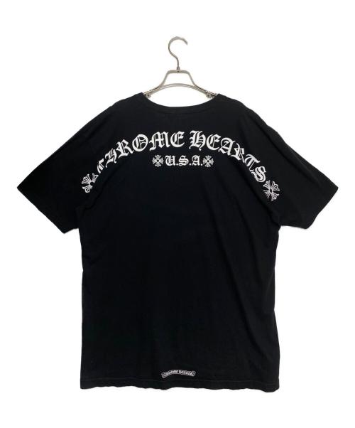 CHROME HEARTS（クロムハーツ）CHROME HEARTS (クロムハーツ) ARCH LOGO SCROLL RABEL USA PRINT TEE ブラック サイズ:XXLの古着・服飾アイテム