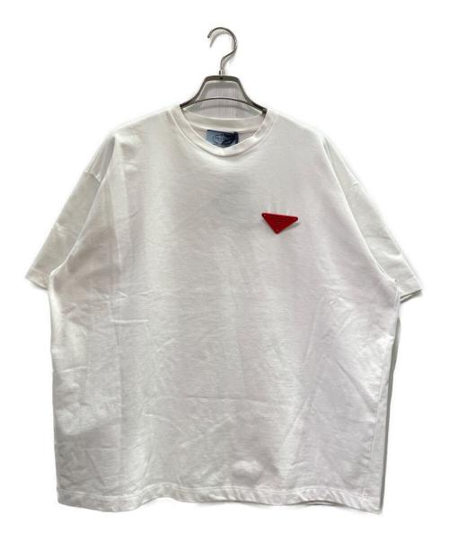PRADA（プラダ）PRADA (プラダ) トライアングルピンバッジロゴTシャツ ホワイト サイズ:S 未使用品の古着・服飾アイテム