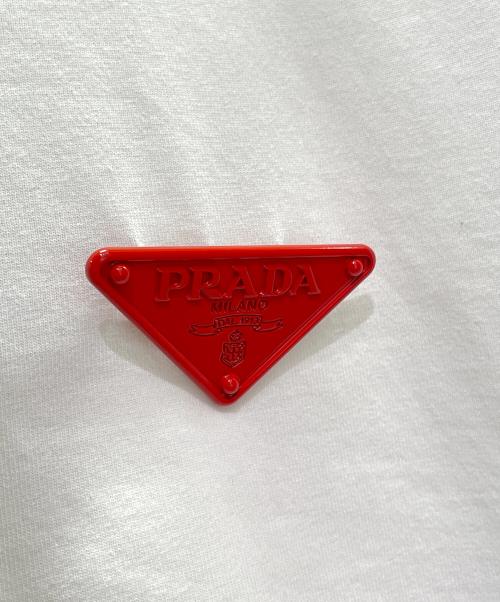 PRADA（プラダ）PRADA (プラダ) トライアングルピンバッジロゴTシャツ ホワイト サイズ:S 未使用品の古着・服飾アイテム