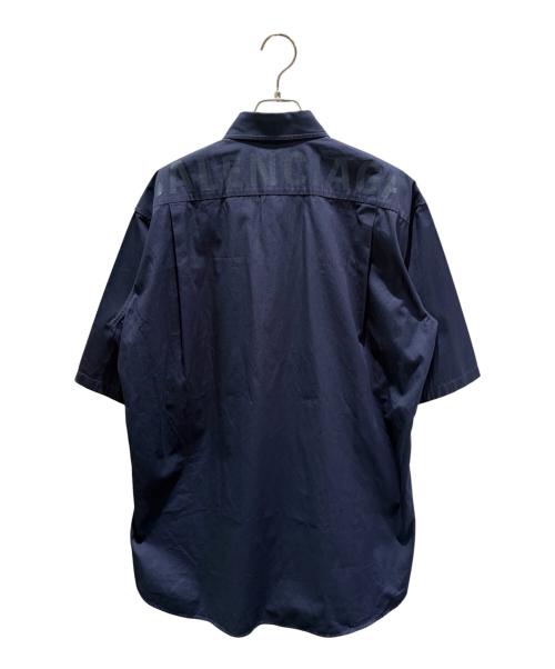 BALENCIAGA（バレンシアガ）BALENCIAGA (バレンシアガ) バックロゴプリント半袖シャツ ネイビー サイズ:37の古着・服飾アイテム