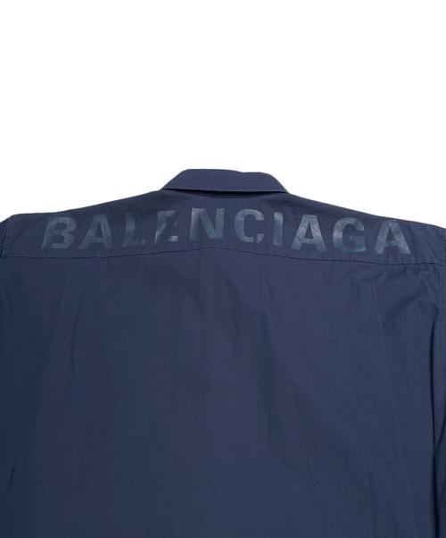 BALENCIAGA（バレンシアガ）BALENCIAGA (バレンシアガ) バックロゴプリント半袖シャツ ネイビー サイズ:37の古着・服飾アイテム