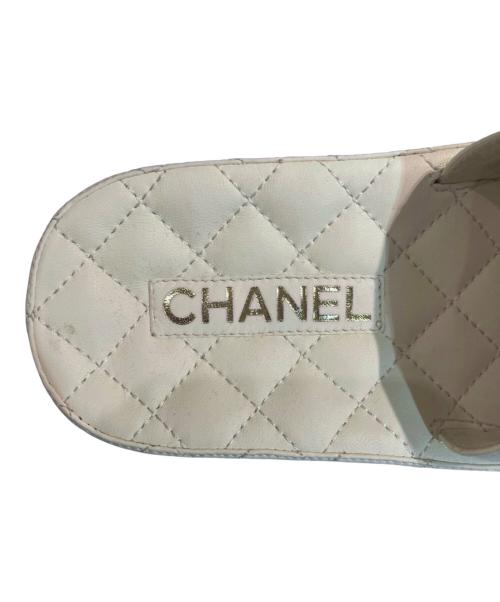 CHANEL（シャネル）CHANEL (シャネル) ココマーク マトラッセ ミュール サンダル ホワイト サイズ:35の古着・服飾アイテム