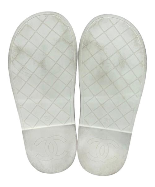 CHANEL（シャネル）CHANEL (シャネル) ココマーク マトラッセ ミュール サンダル ホワイト サイズ:35の古着・服飾アイテム