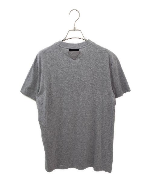 PRADA（プラダ）PRADA (プラダ) 半袖Tシャツ グレー サイズ:Mの古着・服飾アイテム