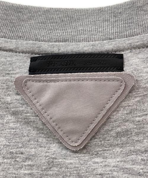 PRADA（プラダ）PRADA (プラダ) 半袖Tシャツ グレー サイズ:Mの古着・服飾アイテム
