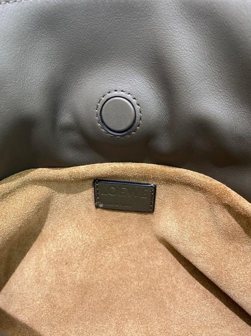LOEWE（ロエベ）LOEWE (ロエベ) フラメンコクラッチ ミディアム オリーブ サイズ:ミディアムの古着・服飾アイテム