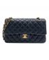 CHANEL（シャネル）の古着「Matelassé25 Double Flap Chain Shoulder Bag/マトラッセ25 Wフラップ チェーンショルダーバッグ」｜ブラック