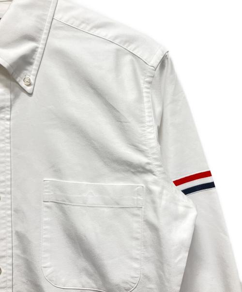 Thom Browne（トムブラウン）Thom Browne (トムブラウン) アームバンドオックスフォードシャツ/ボタンダウンシャツ ホワイト サイズ:2の古着・服飾アイテム