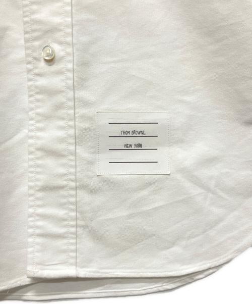 Thom Browne（トムブラウン）Thom Browne (トムブラウン) アームバンドオックスフォードシャツ/ボタンダウンシャツ ホワイト サイズ:2の古着・服飾アイテム