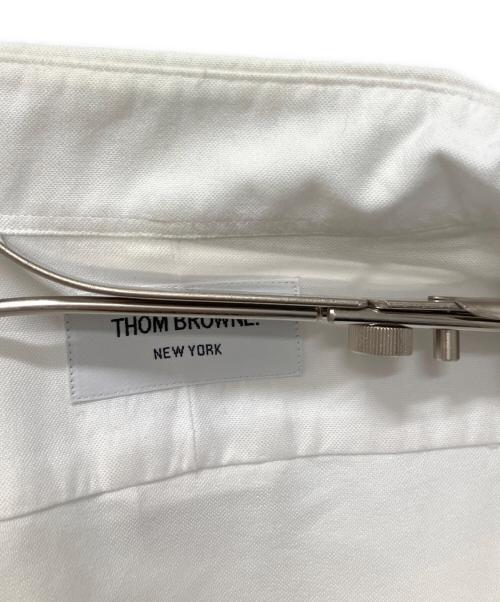 Thom Browne（トムブラウン）Thom Browne (トムブラウン) アームバンドオックスフォードシャツ/ボタンダウンシャツ ホワイト サイズ:2の古着・服飾アイテム