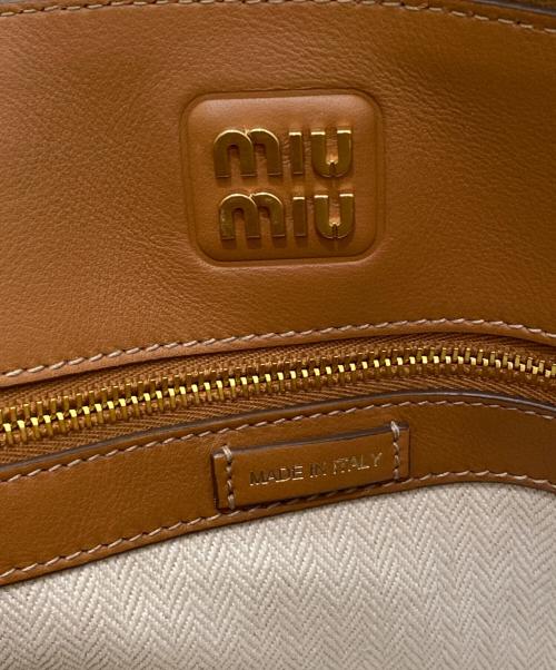 MIU MIU（ミュウミュウ）MIU MIU (ミュウミュウ) ハンドバッグ ブラウン(コニャック)の古着・服飾アイテム