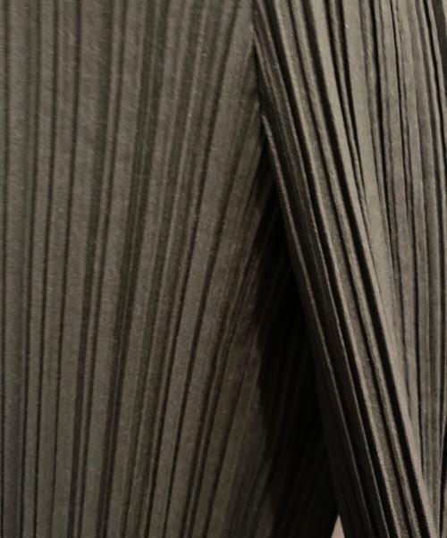 ISSEY MIYAKE（イッセイミヤケ）ISSEY MIYAKE (イッセイミヤケ) プリーツ ストレート パンツ ブラック サイズ:Mの古着・服飾アイテム