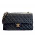 CHANEL（シャネル）の古着「Classic Matelassé Bag マトラッセ25 Ｗフラップチェーンショルダーバッグ」｜ブラック