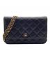 CHANEL（シャネル）の古着「マトラッセチェーンショルダーウォレット」｜ブラック