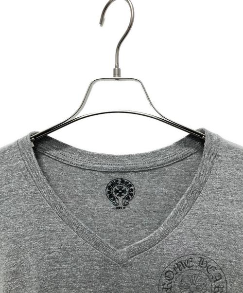 CHROME HEARTS（クロムハーツ）CHROME HEARTS (クロムハーツ) VネックTシャツ グレー サイズ:Mの古着・服飾アイテム