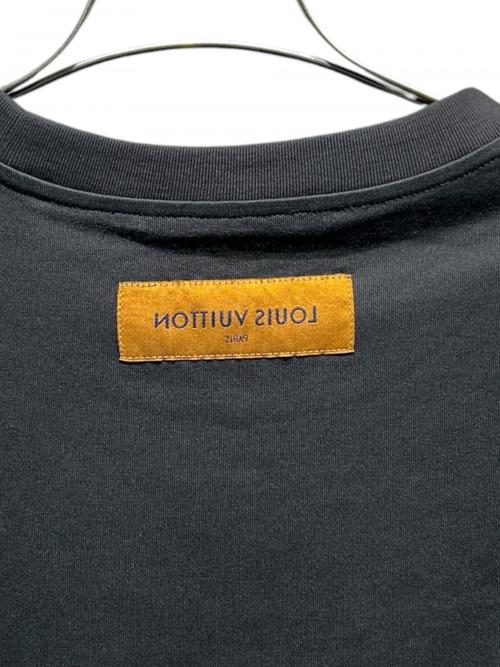 LOUIS VUITTON（ルイ ヴィトン）LOUIS VUITTON (ルイ ヴィトン) エンボスLVロゴTシャツ/RM232Q DT3 HNY55W ブラック サイズ:Lの古着・服飾アイテム