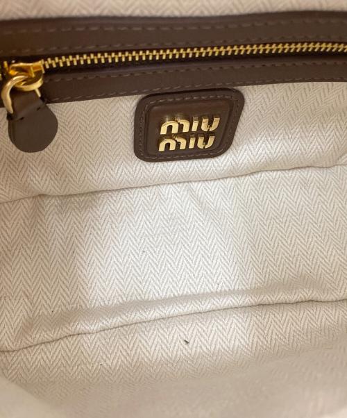 MIU MIU（ミュウミュウ）MIU MIU (ミュウミュウ) アルカディ パデッド スエード トップハンドルバッグ ブラウンの古着・服飾アイテム