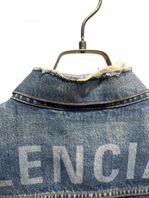 BALENCIAGA（バレンシアガ）BALENCIAGA (バレンシアガ) ダメージ加工バックロゴデニムジャケット インディゴ サイズ:40の古着・服飾アイテム
