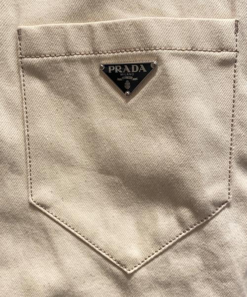 PRADA（プラダ）PRADA (プラダ) オーバーサイズ三角プレートデニムシャツ アイボリー サイズ:Ｓの古着・服飾アイテム