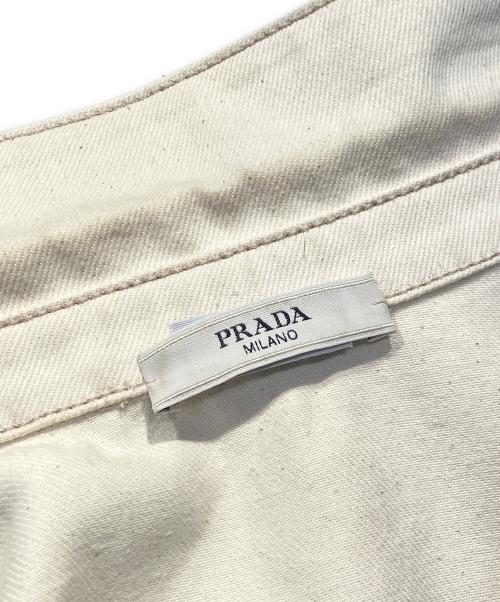PRADA（プラダ）PRADA (プラダ) オーバーサイズ三角プレートデニムシャツ アイボリー サイズ:Ｓの古着・服飾アイテム