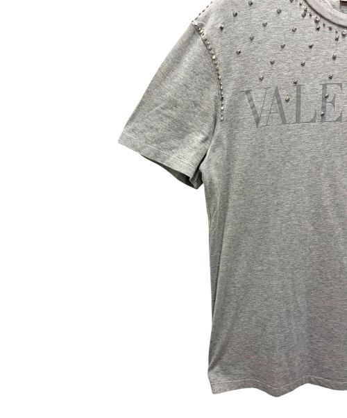 VALENTINO（ヴァレンティノ）VALENTINO (ヴァレンティノ) ラインストーンスタッズロゴTシャツ ライトグレー サイズ:XLの古着・服飾アイテム